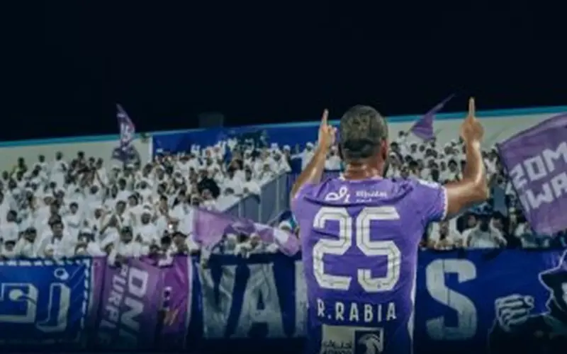 رامي ربيعة يحتفل بفوز العين المثير على دبا في الدوري الإماراتي.. صور